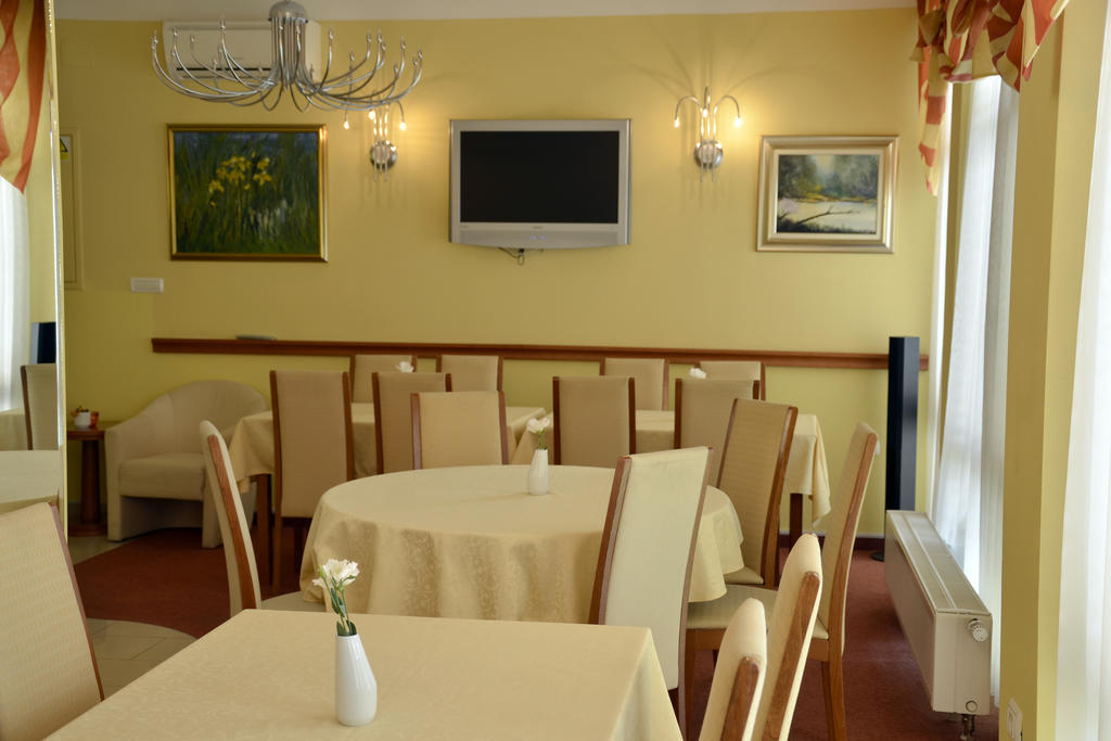 Hotel Mladimir Daruvar Buitenkant foto