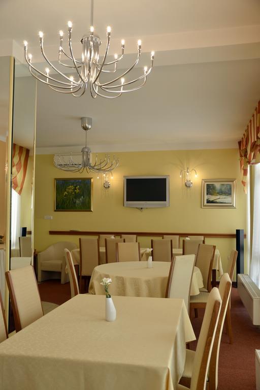 Hotel Mladimir Daruvar Buitenkant foto