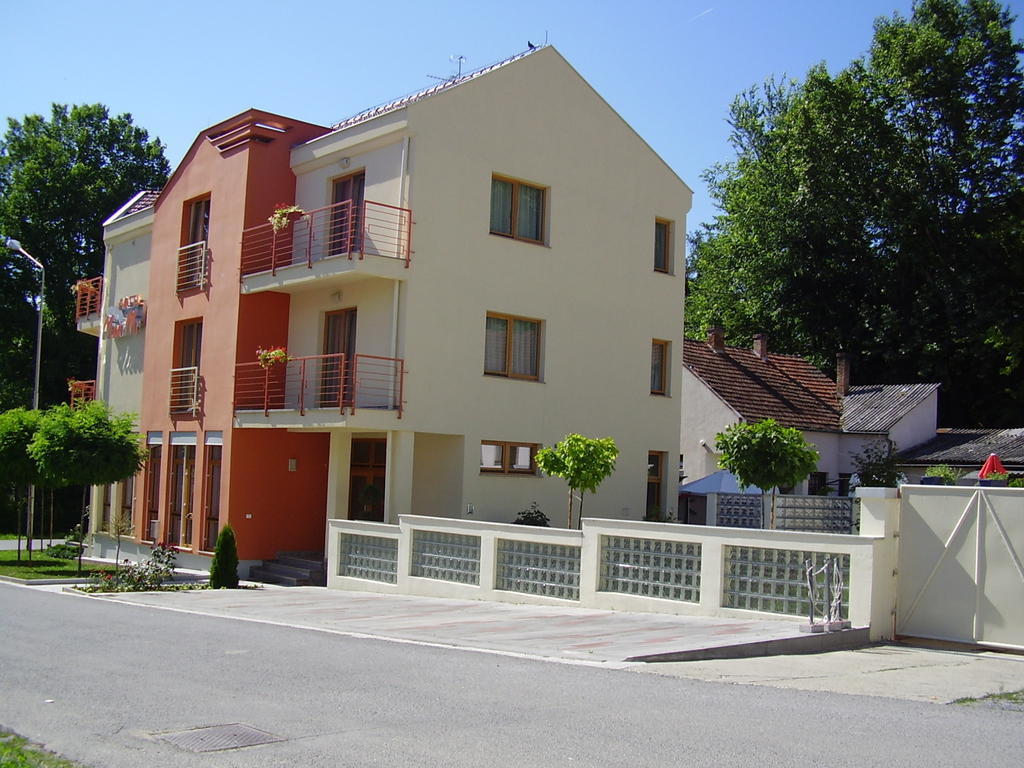 Hotel Mladimir Daruvar Buitenkant foto